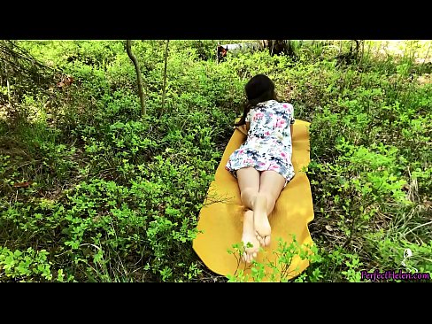 ❤️ Nepažįstamasis iš Tinderio masturbuoja mano putytę ir aistringai dulkinasi miške ❌ Anal video prie mūsų
