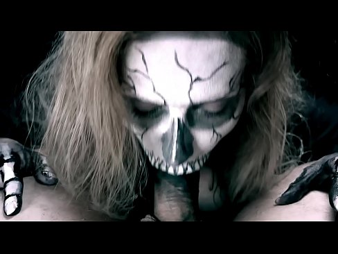 ❤️ Demoniška mergina čiulpia varpą savo juoda burna ir ryja spermą. ❌ Anal video prie mūsų